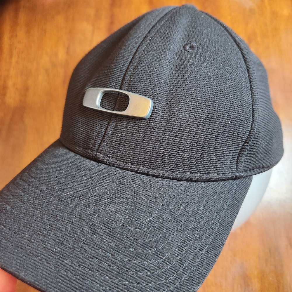 Vintage Oakley Hat Men M/L Fitted‎ Metal Gas Can Softwear Y2K Black Flexfit